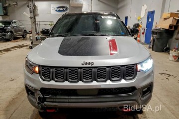 TRAILHAWK 4x4 benzyna 2,0L automat  KUPIONY  w transporcie do Polski